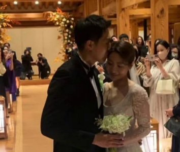 ​孙艺珍参加好友婚礼 穿宽松外套