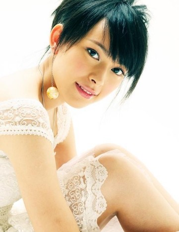 蒲冰墨美貌清纯和慧黠，是一位独具个人特色的女演员