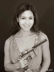 ​盒子炮是近战的利器，在35米的范围之内，火力非常的迅猛