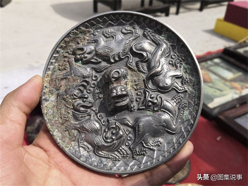 古人使用的镜子啥样子?实拍小城大集上的“古铜镜”,真假难辨