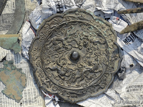 古人使用的镜子啥样子?实拍小城大集上的“古铜镜”,真假难辨