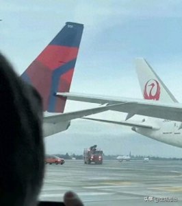 ​突发！西雅图机场惊现“空中碰碰车”：日航客机猛撞达美飞机