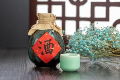 ​酒杯中的逃避与享受：揭示男性饮酒心理背后的深层原因