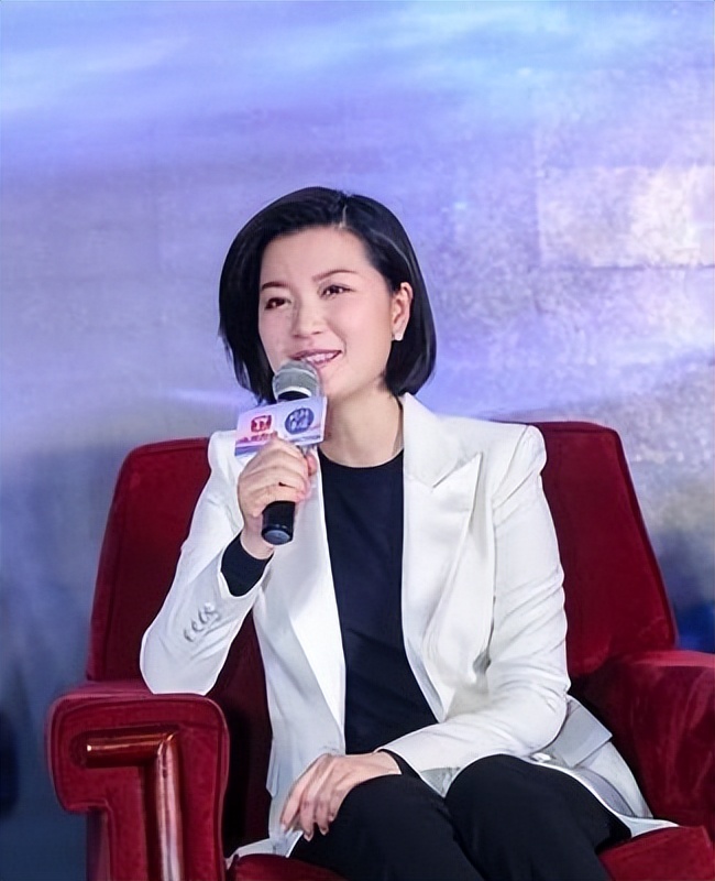 知名女主持陈蓉：被黑后回老东家做幕后，嫁海归老公儿女双全