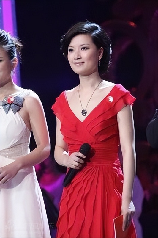 知名女主持陈蓉：被黑后回老东家做幕后，嫁海归老公儿女双全
