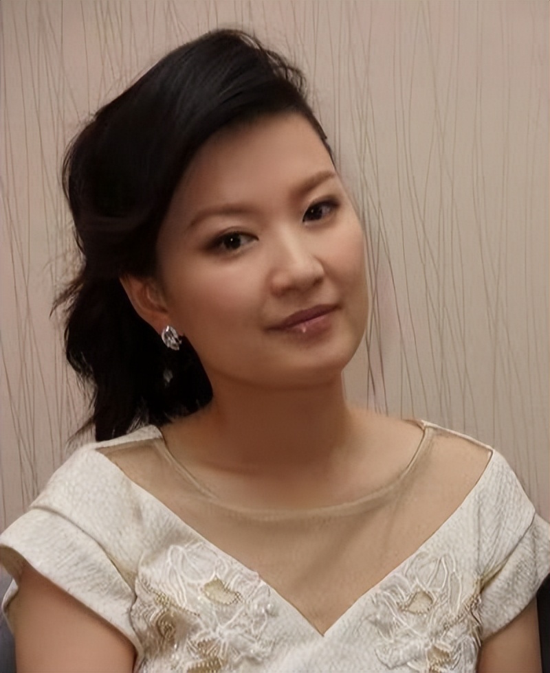知名女主持陈蓉：被黑后回老东家做幕后，嫁海归老公儿女双全