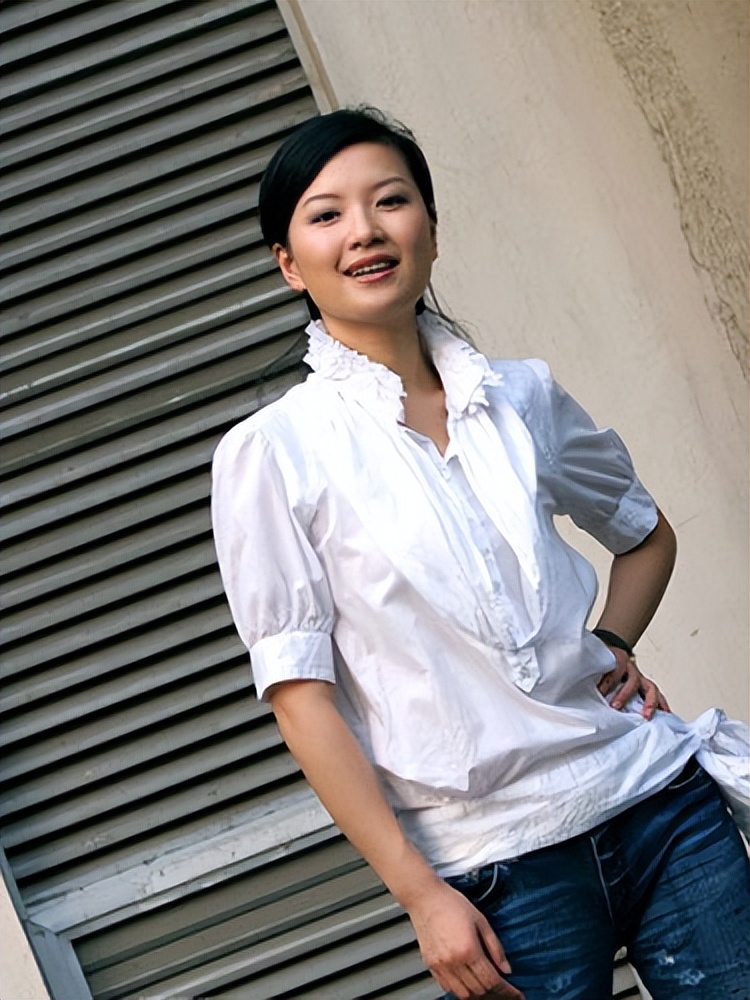 知名女主持陈蓉：被黑后回老东家做幕后，嫁海归老公儿女双全