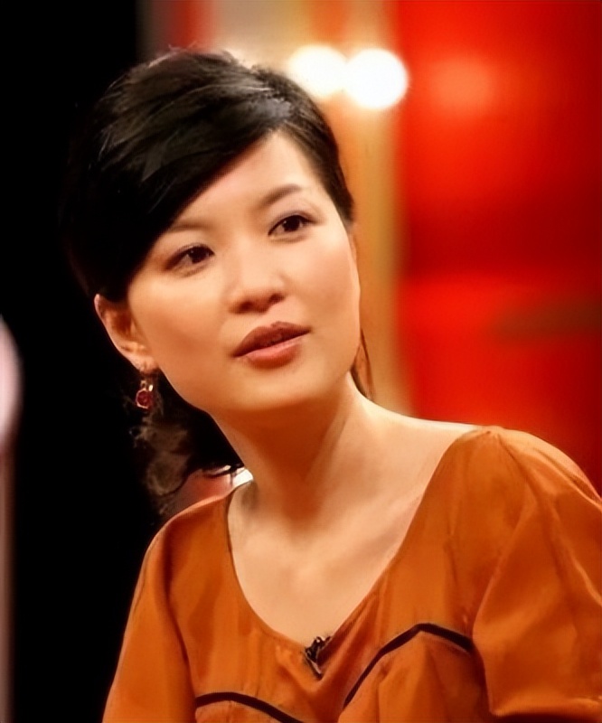 知名女主持陈蓉：被黑后回老东家做幕后，嫁海归老公儿女双全
