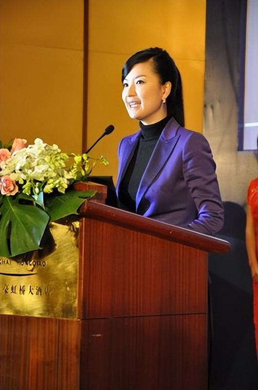 知名女主持陈蓉：被黑后回老东家做幕后，嫁海归老公儿女双全