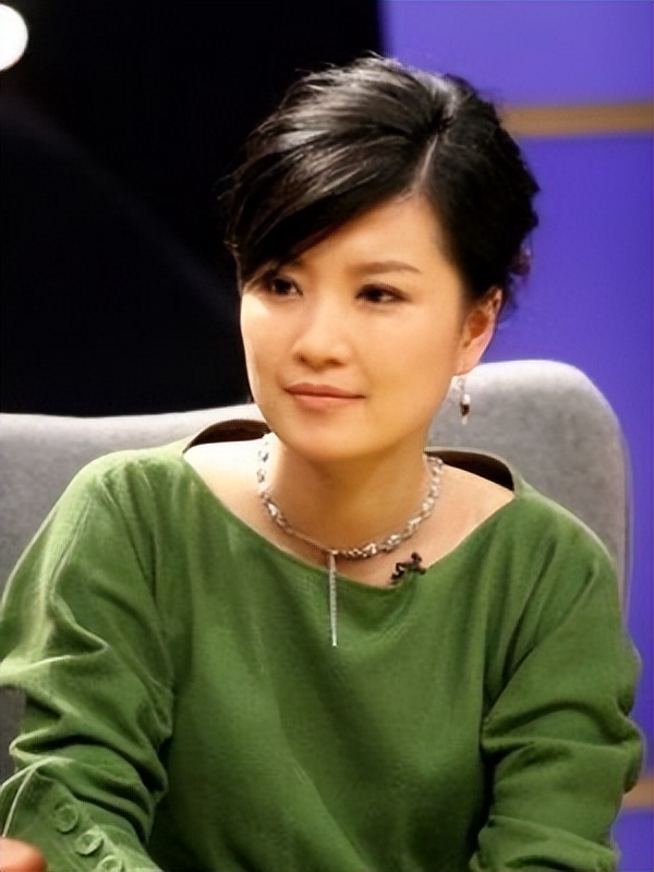 知名女主持陈蓉：被黑后回老东家做幕后，嫁海归老公儿女双全