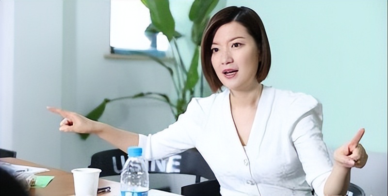 知名女主持陈蓉：被黑后回老东家做幕后，嫁海归老公儿女双全