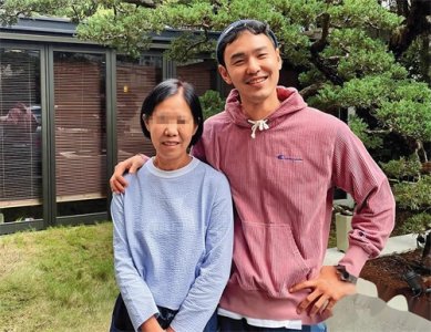 ​阮经天妈妈去世！3年痛失3至亲，60多岁离婚靠卖泡茶养活他和弟弟