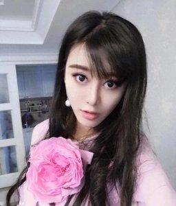 ​何承熹：嫁给盗版李晨，孕后却发现对方是同性恋？如今她还好吗？