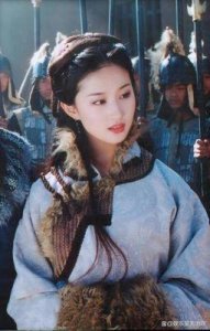 ​新天龙八部王语嫣出场，33岁都市丽人古装不搭，网友：刘亦菲的经典形象