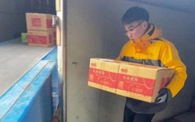 ​韵达快递进村助力临猗苹果热销，当天揽当天发浓浓年味送到家