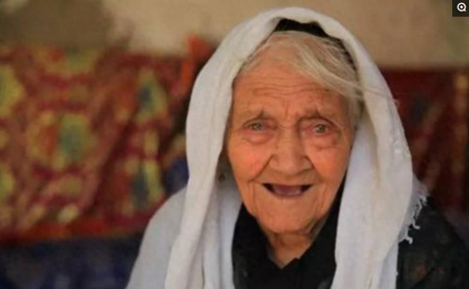 中国最长寿老人，生于光绪年间六世同堂，像个老小孩还爱唱情歌