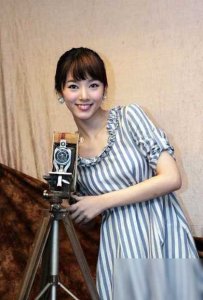 ​裴涩琪：“小苹果”女主角，靠R级片成名，嫁给网络主播后隐退。