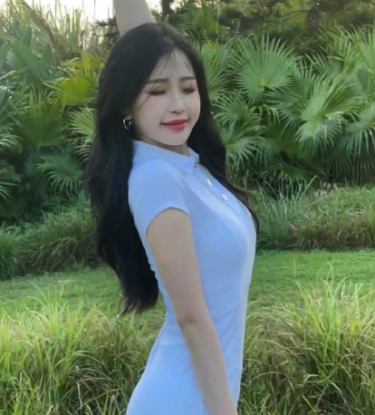 虞书欣的身材曲线绝了！网友：要多多营业哦