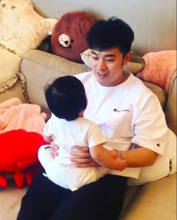 34岁陈赫张子萱秀恩爱晒娃，33岁许婧独闯全世界