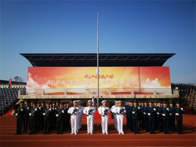 ​武昌职业学院1600多名士官生即将奔赴军营