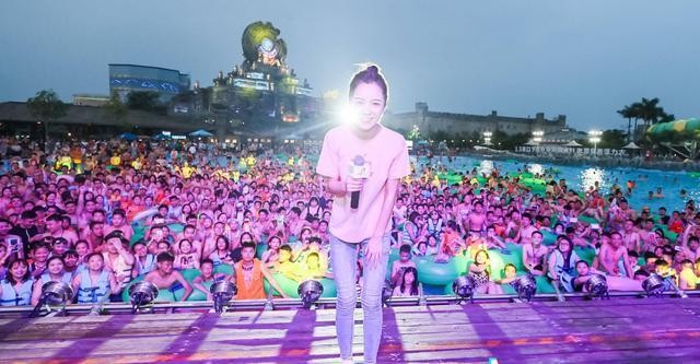 “莉哥”杨凯莉,走红后出场费一次几十万,以前的职业这么苦逼