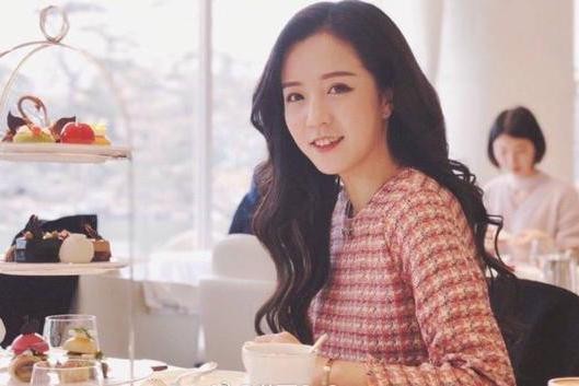 “莉哥”杨凯莉,走红后出场费一次几十万,以前的职业这么苦逼