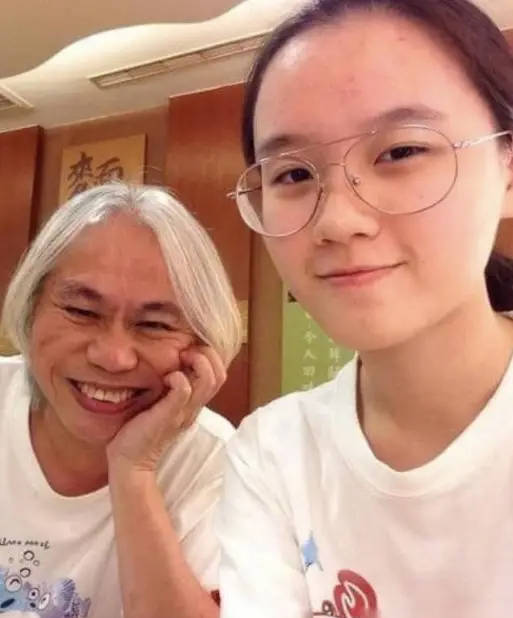 李坤城儿子疑回应林靖恩偷外卖 暗讽对方好吃懒做