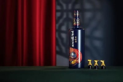 ​酝酿10年、定价1999！百年泸州老窖窖龄酒首款生肖酒曝光