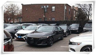 ​大批十代雅阁到店，颜值堪称中级车最美，可惜车尾是败笔，或16万