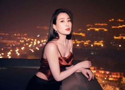 ​圈内“女炮王”？靠讨好男人上位，42岁的马苏再次因大尺度而出圈