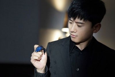 ​杰哥秀八块腹肌 有这样的老公难怪谢娜身材恢复那么快