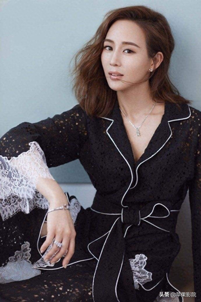 张钧甯素有“台湾第一气质美女”之称，也被称为“演艺圈女学霸”