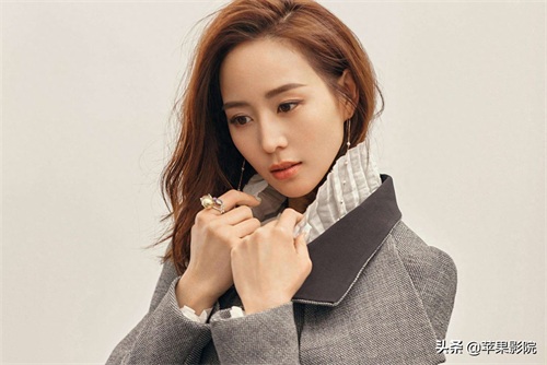 张钧甯素有“台湾第一气质美女”之称，也被称为“演艺圈女学霸”