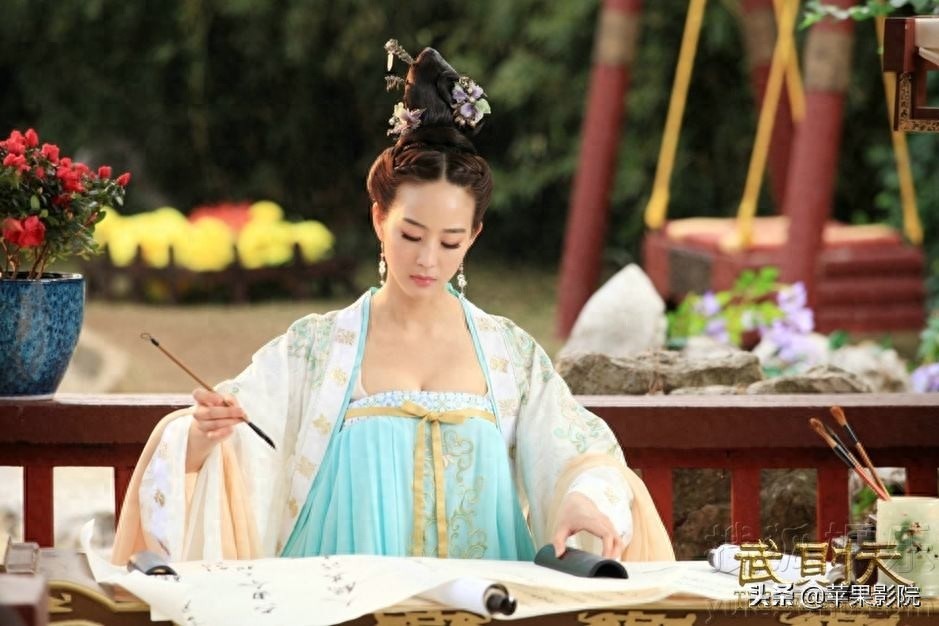 张钧甯素有“台湾第一气质美女”之称，也被称为“演艺圈女学霸”