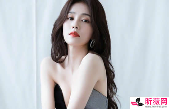 白鹿家世背景 白鹿的父母是干什么的