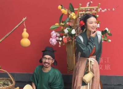 ​西湖边“卖花姑娘”系炒作？最新回应