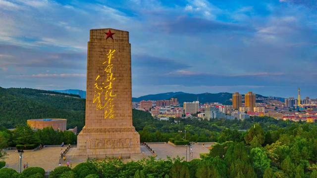 济南英雄山纪念碑简介（登英雄山）(2)