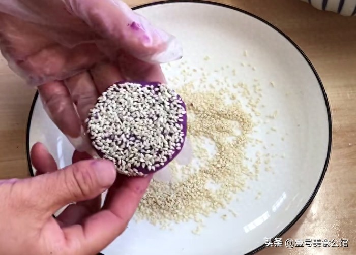 在家教你做好吃的紫薯饼，烹饪简单，甜香营养，不错的居家美味