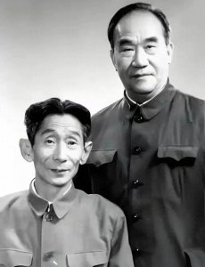 ​相声搭档：传承与争议中的笑匠组合