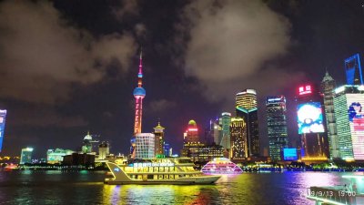 ​没有跨年活动的最冷跨年夜，上海外滩为何依然游客爆满？