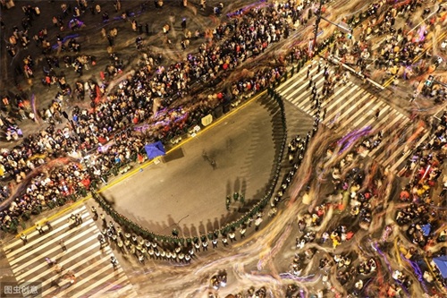 没有跨年活动的最冷跨年夜，上海外滩为何依然游客爆满？