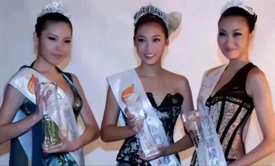 ​易建联的模特妻子和网传女友照片曝光，一个比一个美