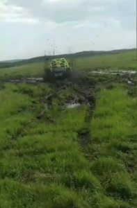 ​越野车队疯狂碾压内蒙古草原，还录视频挑衅当地县长