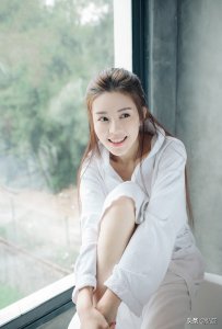 ​美图分享｜“深大甜美校花”温心，肤白貌美，气质很赞