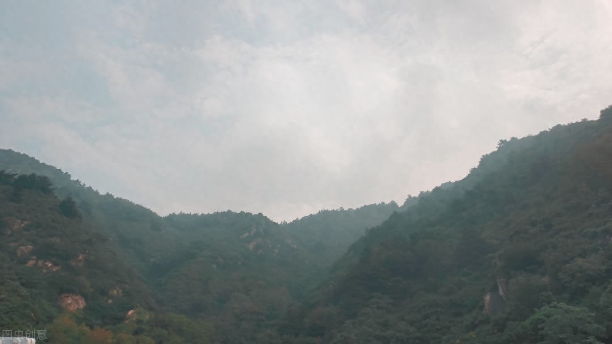 水帘峡位于山东省济南市的柳埠镇,占地面积6000余亩