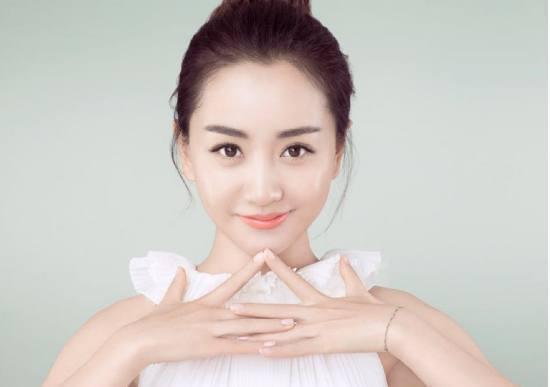 揭秘杨蓉真实身高, 真爱粉都不一定不知道, 这1张照片让人尴尬!