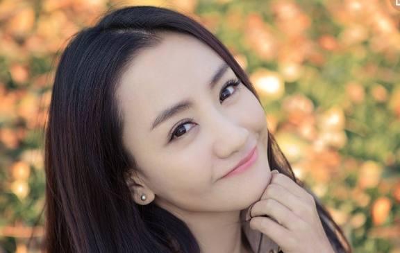 揭秘杨蓉真实身高, 真爱粉都不一定不知道, 这1张照片让人尴尬!