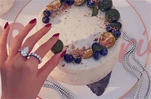 女生中指戴戒指代表什么(女中指戴戒指什么意思)