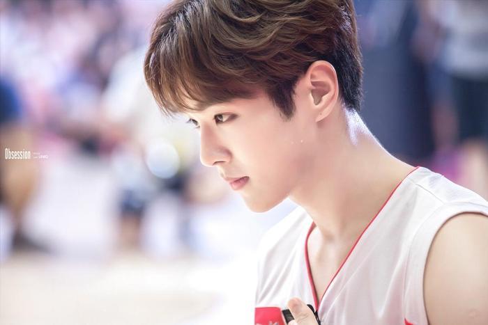 李文瀚、嘉羿粉丝开撕,追星追出了火气,连底线都不要了?