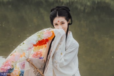 ​小说：小村姑朝少爷抛媚眼，少夫人一把揪住她衣领：别勾引我相公